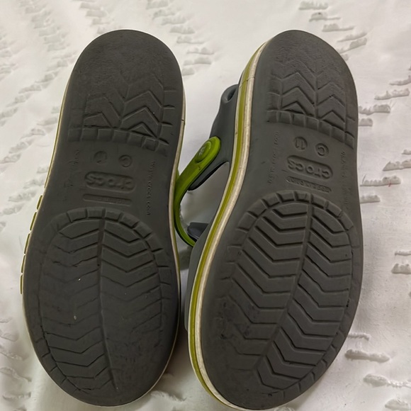 🐊 Crocs Lime Green and Gray Toddler Sandal with Adjustable Strap C11 - Picture 4 of 5